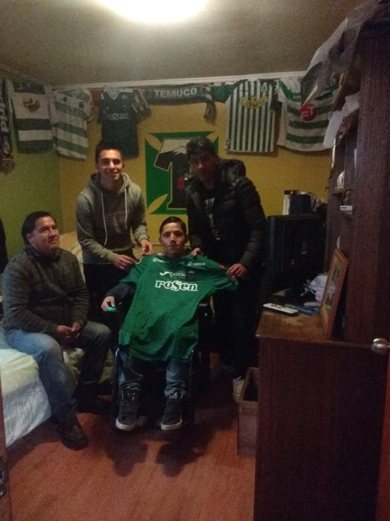 CRISTIAN CANIO Y JOSE LUIS GAMONAL VISITARON A UN HINCHA ALBIVERDE